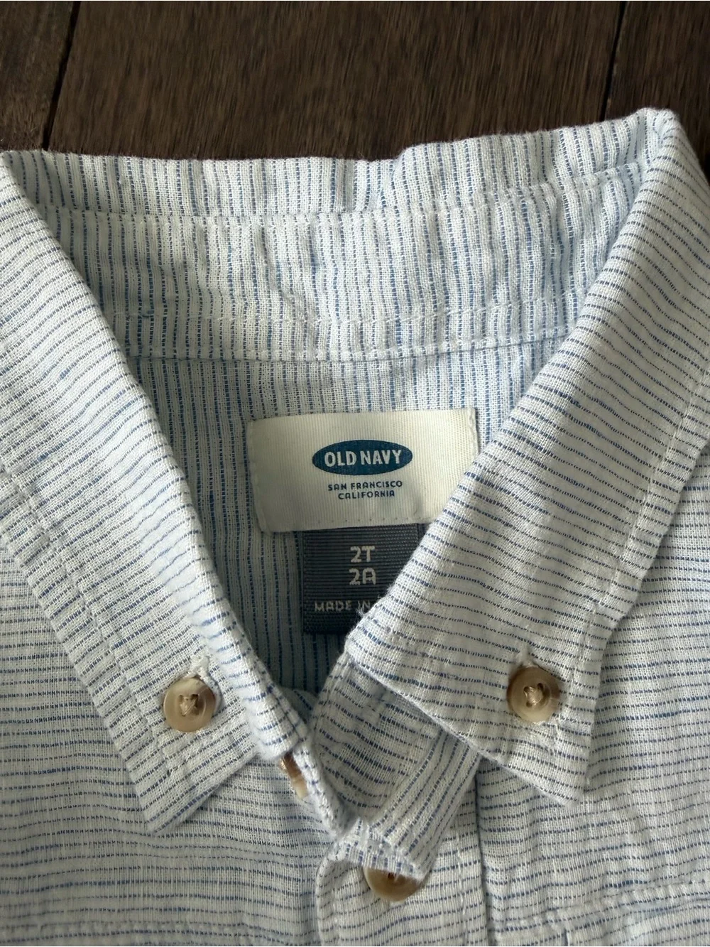 NWT Toddler Boy Old Navy Short-Sleeve Button-Down Shirt in Light Gray Stripe